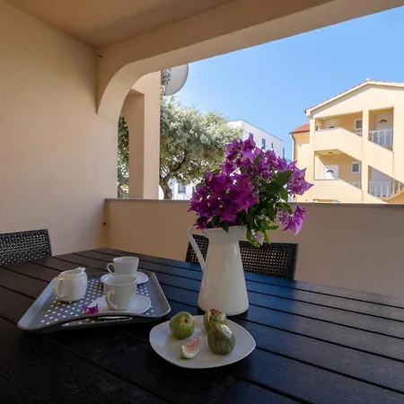 公寓 By The Sea Mandre, Pag - 6516 *