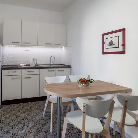 Apartment By The Sea Mandre, Pag - 6516 Kolan